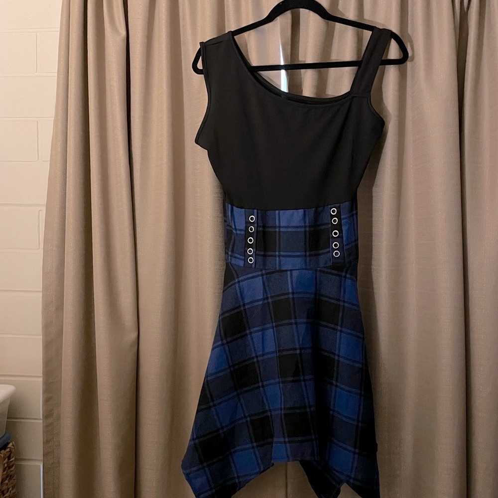 Asymmetrical knit sleeveless top dress